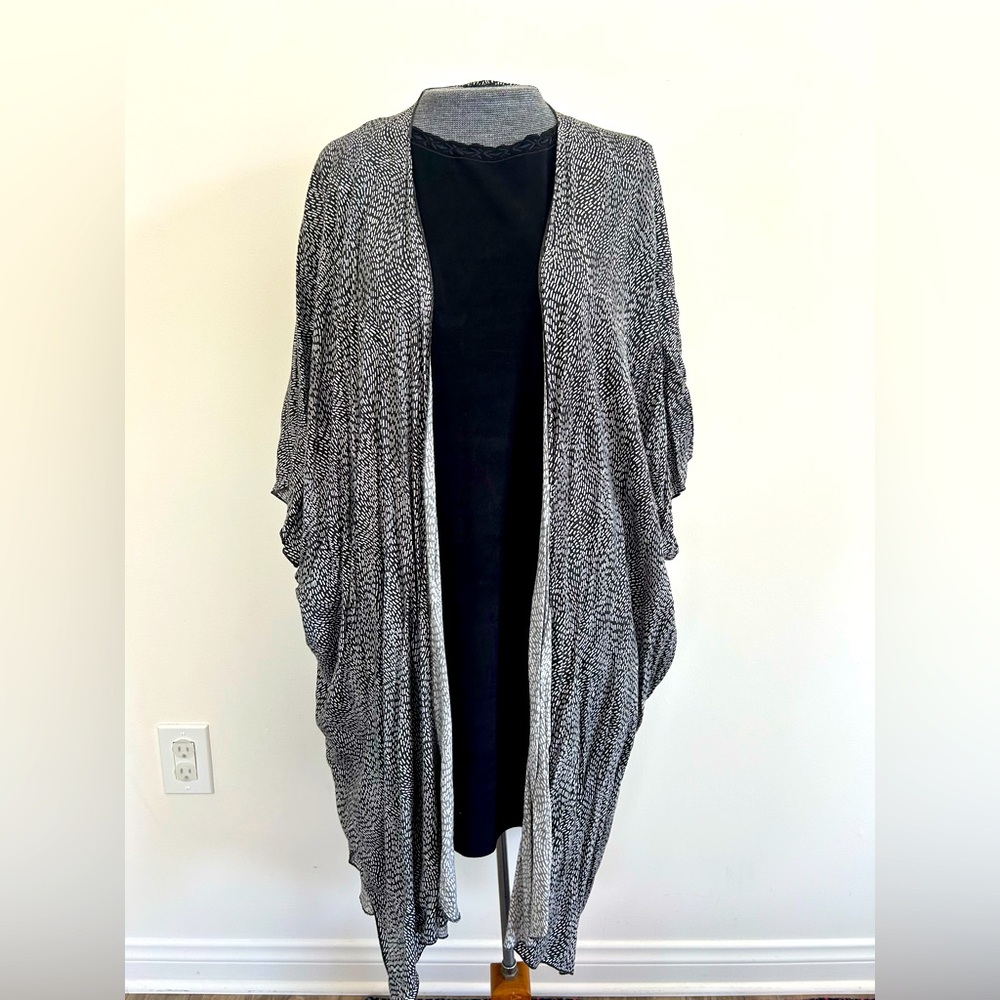 H&M Women’s Cape One Size Grey with White Pattern